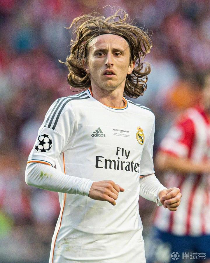 费兰-托雷斯帽子戏法领衔，巴尔吉首球惊艳：巴萨三将书写拉卡图哈尔之夜