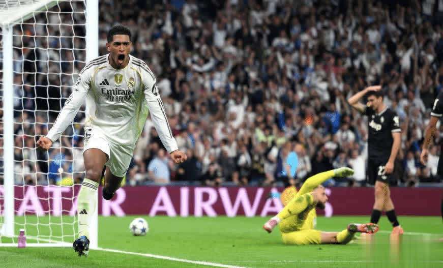 拦都拦不住！对手疑肘击队友，梅西出头“教育”阿根廷老乡