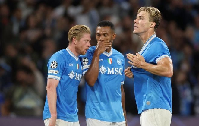 陈威vs柔佛新山半场数据：贡献5次扑救，评分暂为全场最高