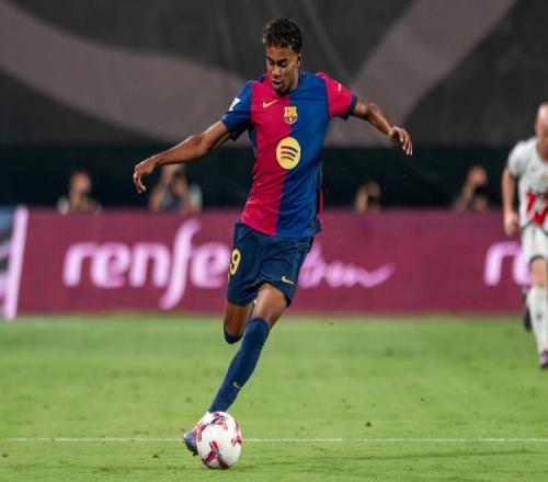 青岛海牛：李霄鹏未与球队告别，近期会根据明年情况与其谈续约