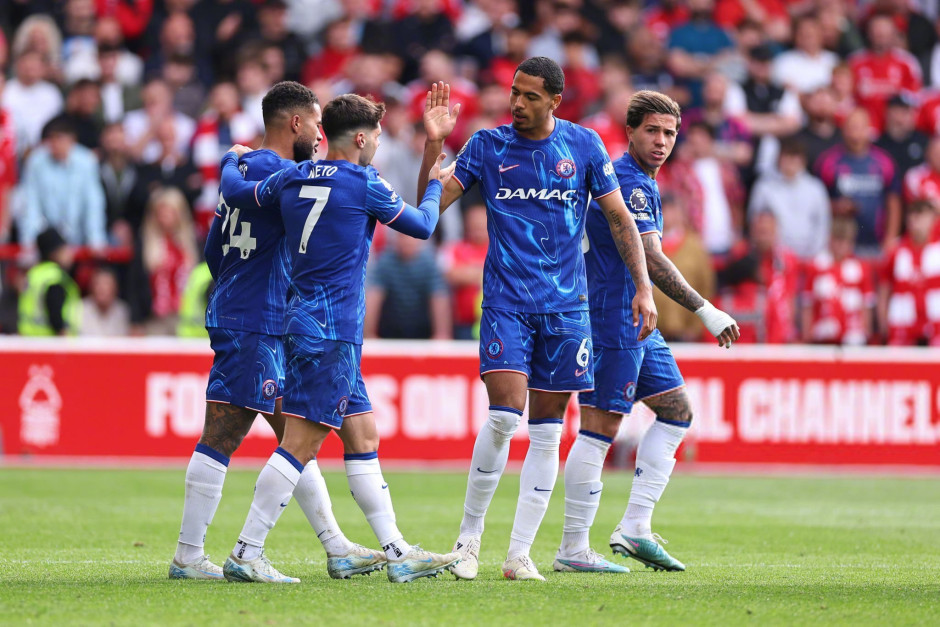 佐拉：当年有幸和马拉多纳一起练习任意球，让我能力明显提升