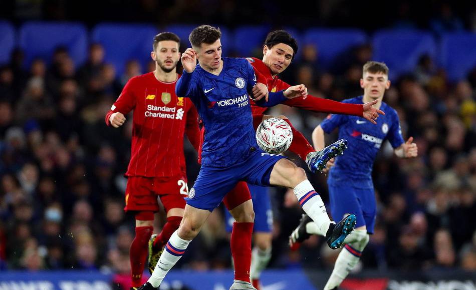 足球英超球队因球迷冲突被罚款，场面一度失控